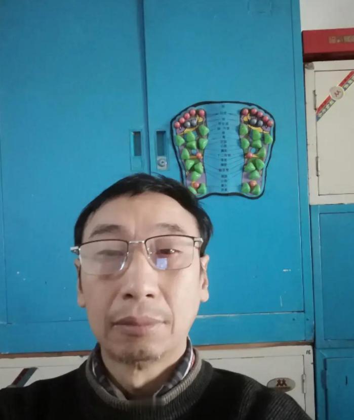 别再只盯着台海硝烟与大国博弈了！真正让人不寒而栗的，是两场悄无声息的“战争”：一