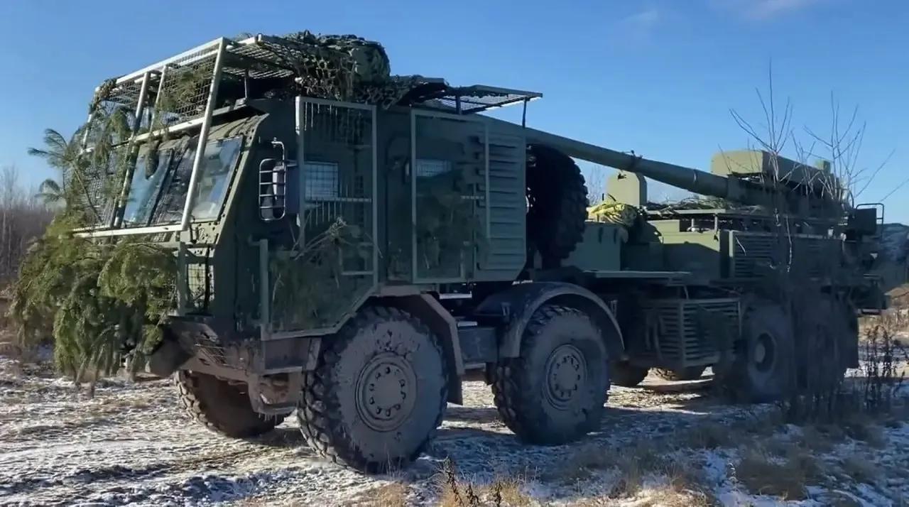 乌克兰自主研制生产的2S22“博达纳”155毫米车载炮又进行了改进，换装了新的塔