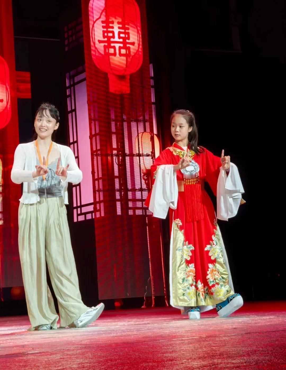 娜娜老师现场教学，开心😃非遗里的中国年 越剧 弘扬戏曲文化 戏剧别样体验