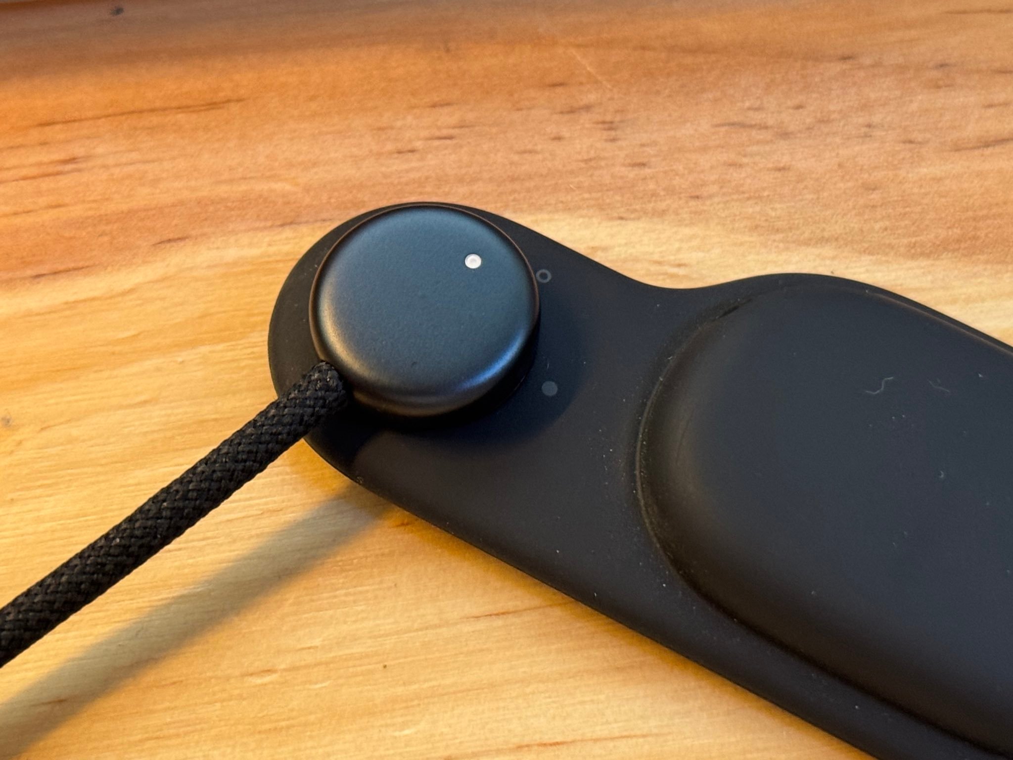 【更多全黑色 Vision Pro 原型零部件，指向“Vision Air”机型