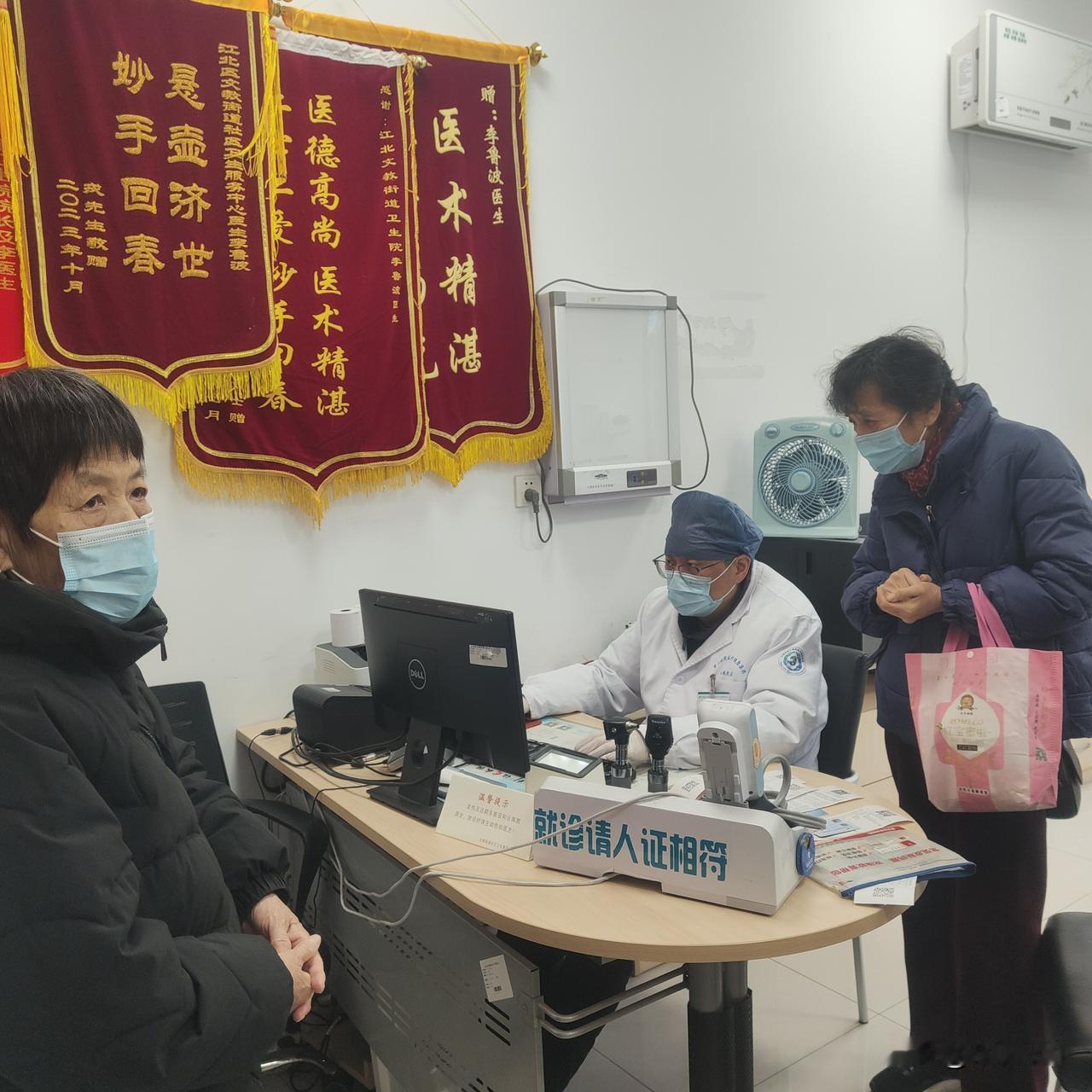 给地方政府部门及社区医院提个建议。
每年给老年朋友提供社区医院体检，这政策真的太