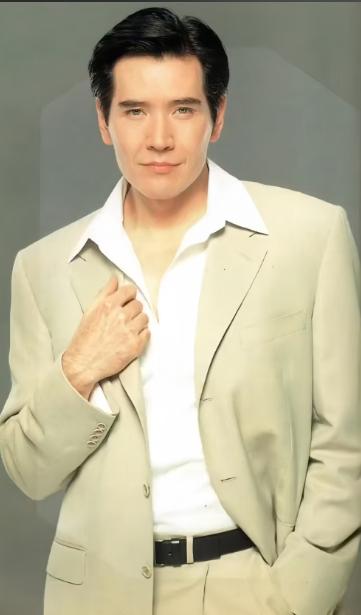 2025年，记者问64岁的费翔："你帅气又有钱，为什么一直都不结婚？"费翔一脸苦