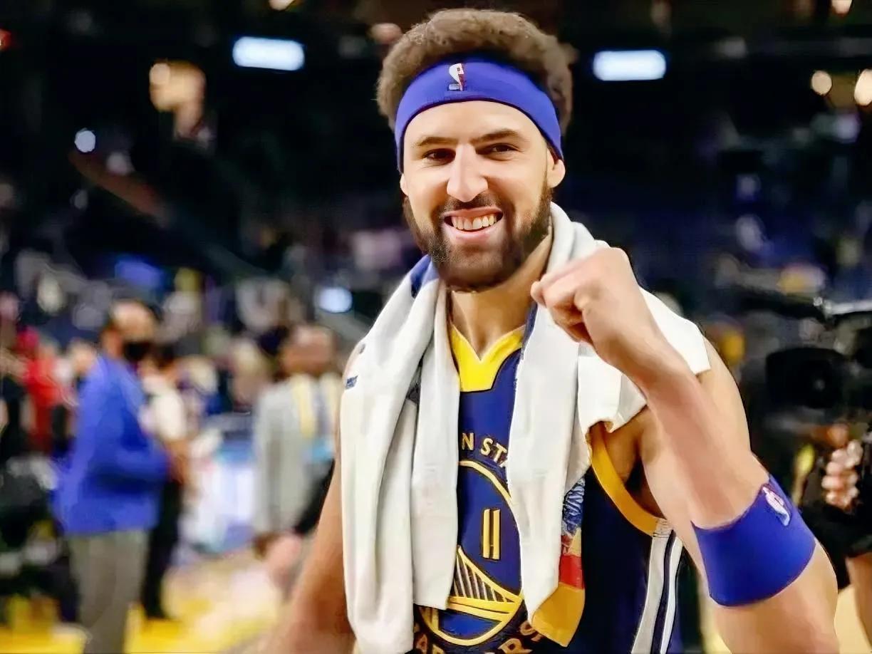 NBA现役三分球投射水平最高的10位球员：

1、克莱-汤普森
2、斯蒂芬-库里