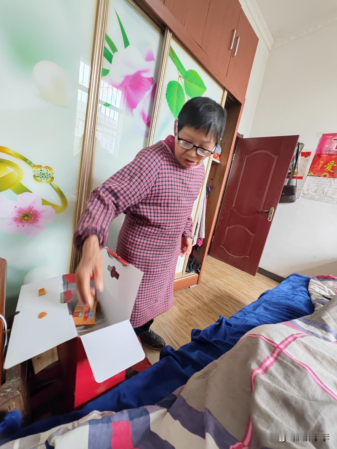 今天摘野菜可得劲了，一会摘一篮子！

今天回来祭祖后回自己家，娘家和黑皮家就隔一