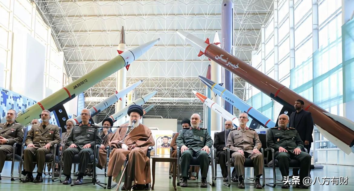 伊朗这2000枚导弹的家底，

这数字摆出来确实挺唬人的。

看着唬人，去年对峙