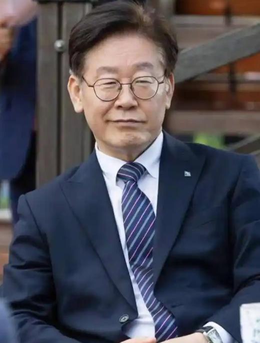 李在明“斩草除根”，这才是真正的狠人！
 
当地时间11月7日，韩军实际最高指挥