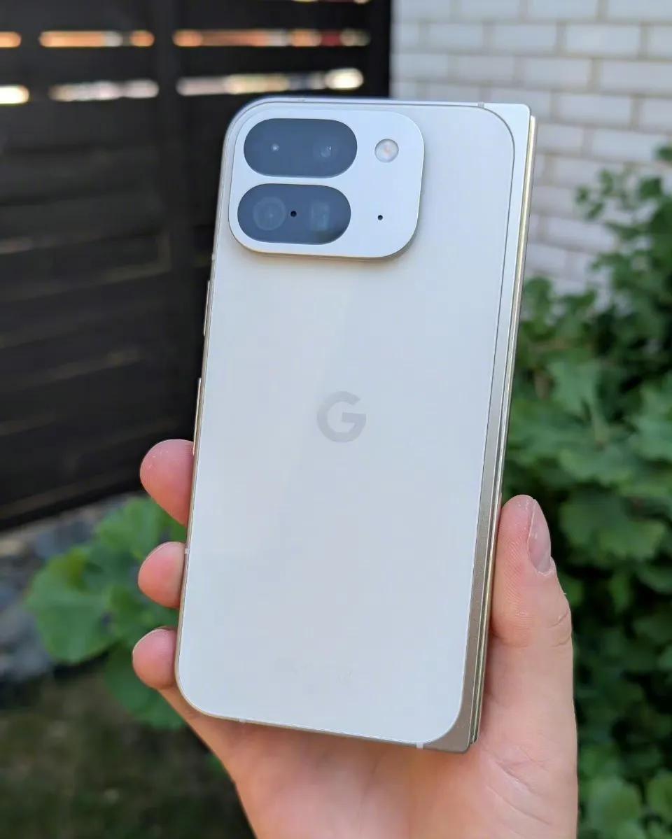 这是新的Google Pixel 9 Pro Fold! 看起来怎么样，就是边框