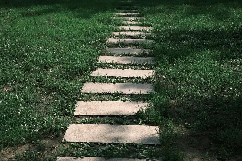 看到“小路清风过”这个上联，瞬间就来了兴致。这上联描绘出一幅超有意境的画面，一条