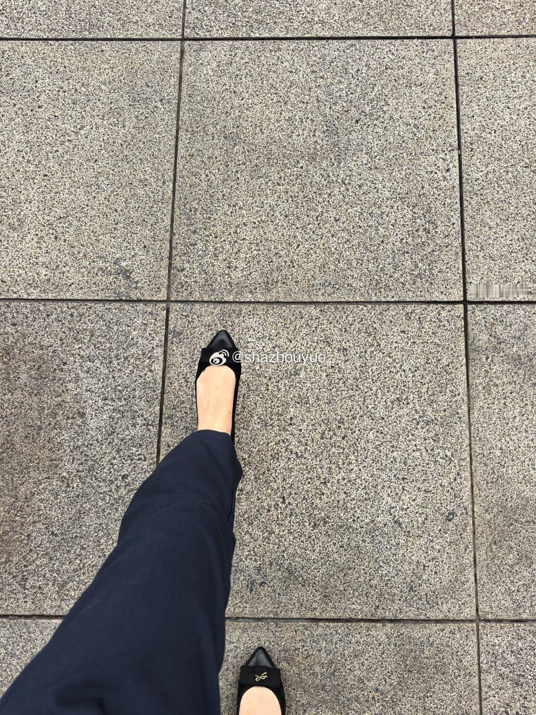 这双鞋会让我想起在银行工作的时候的很多事情。 