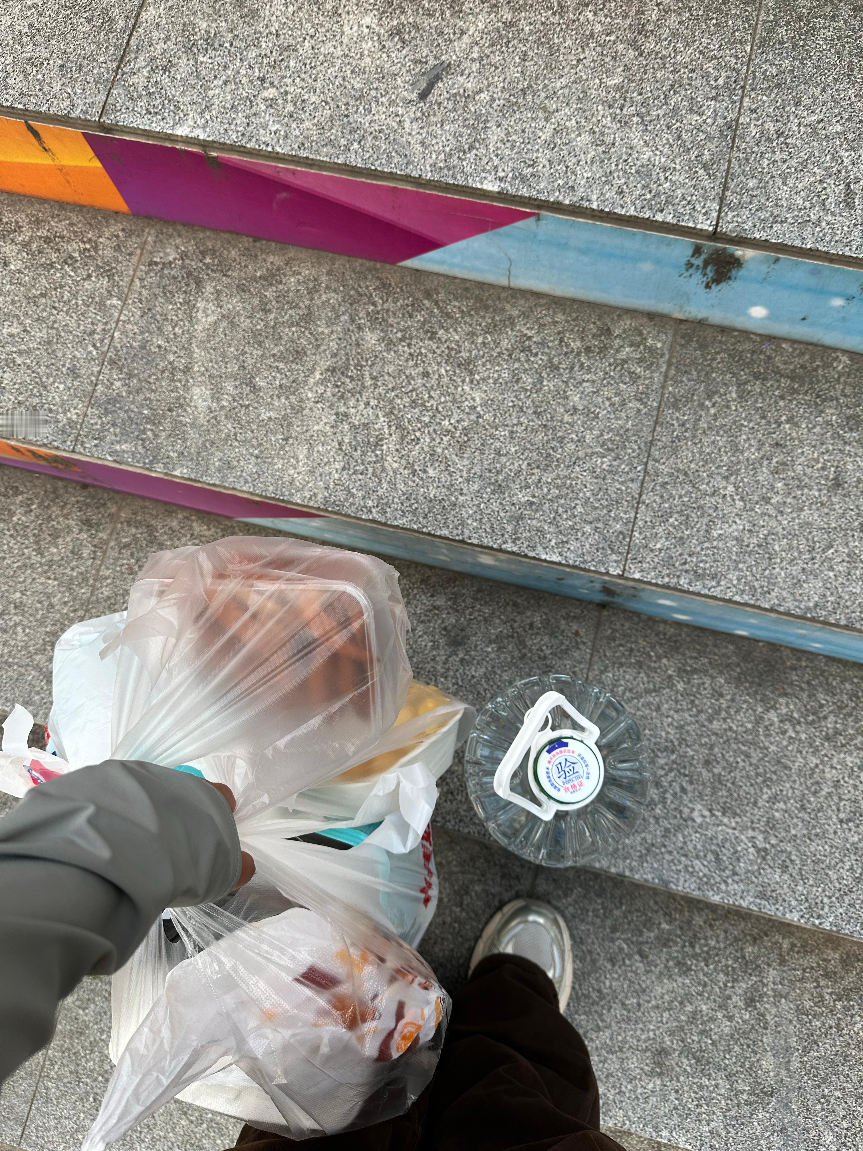 是外出还是逃难 