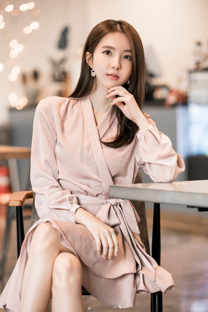 人生再糟，也应该乐观起来。这世界有朝夕与四季，还有诗与远方！ ​​​