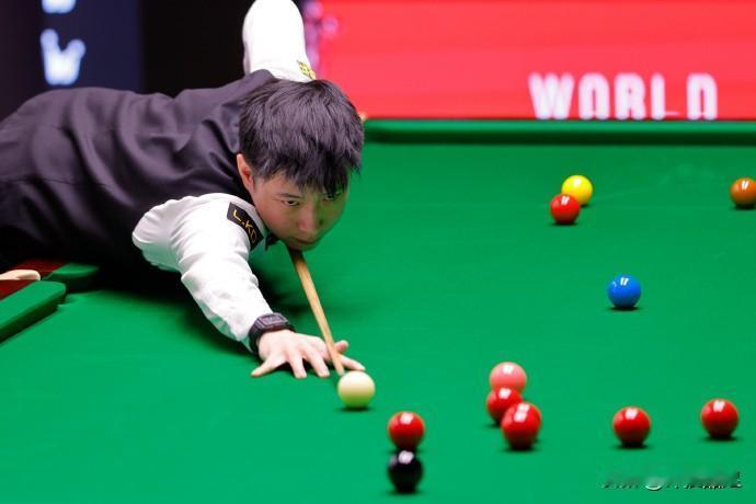 卫冕冠军赵心童以10-13不敌肖恩·墨菲，止步世锦赛八强！
1.赵心童无法打破魔