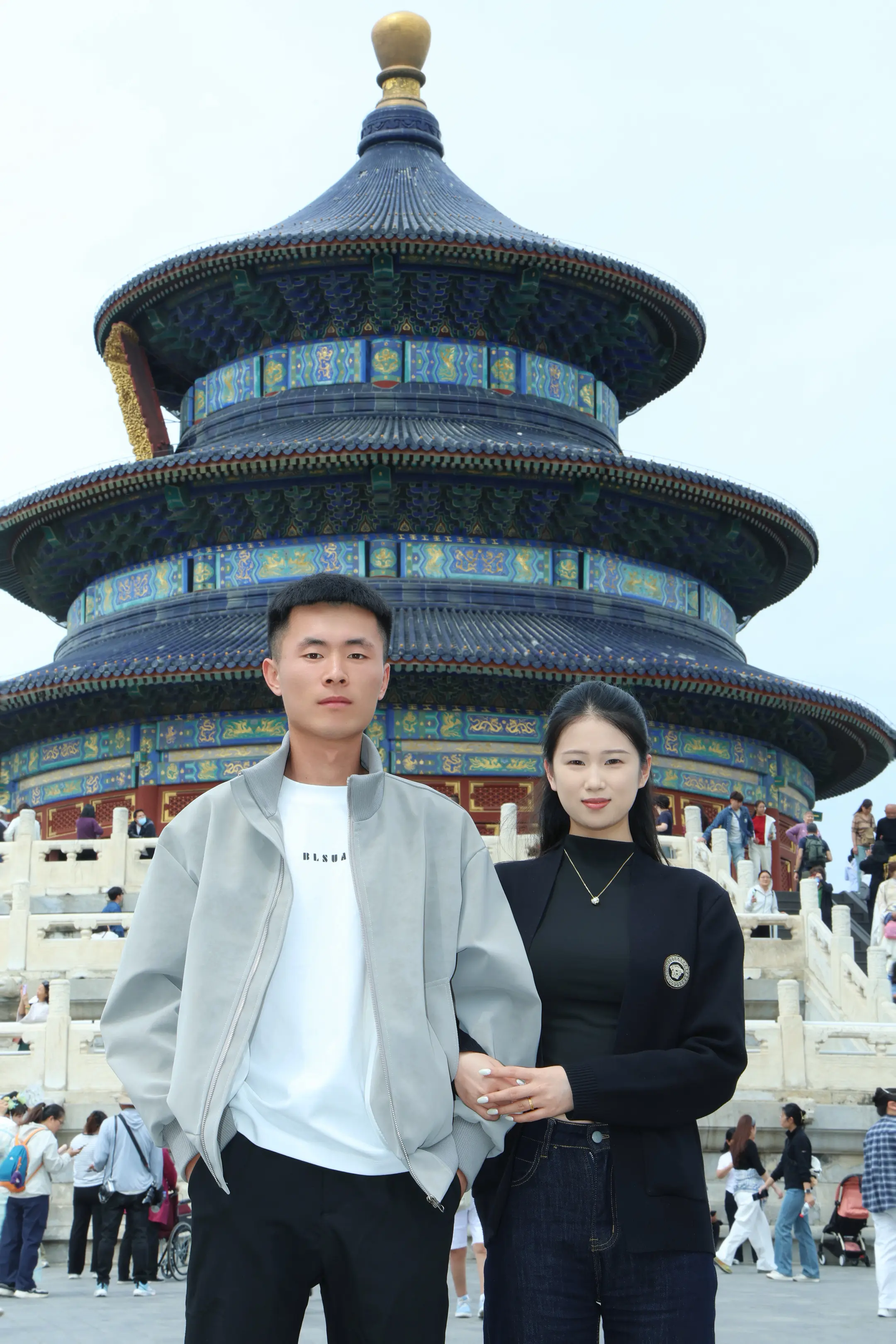 行囊羞涩都无恨，难得夫妻是少年