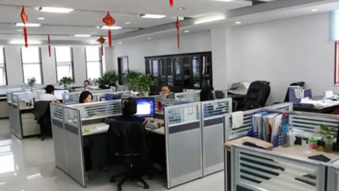 在单位躺平真的就那么容易吗？亲身尝试一个月时间后，我还是无法说服自己就此躺平，更