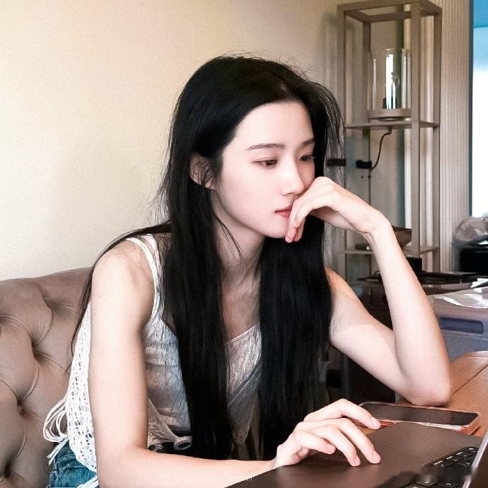 卢昱晓要演电影了 卢昱晓七月进组电影 卢昱晓七月进组电影拍摄，网传搭档吴俊霆二搭