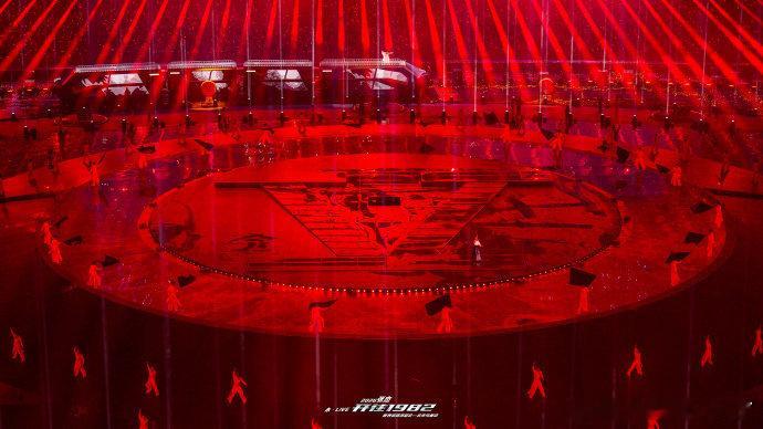 张杰唱出国泰民安的感觉磁场弱的可以来听张杰演唱会！听完可以踢着正步出来（bush