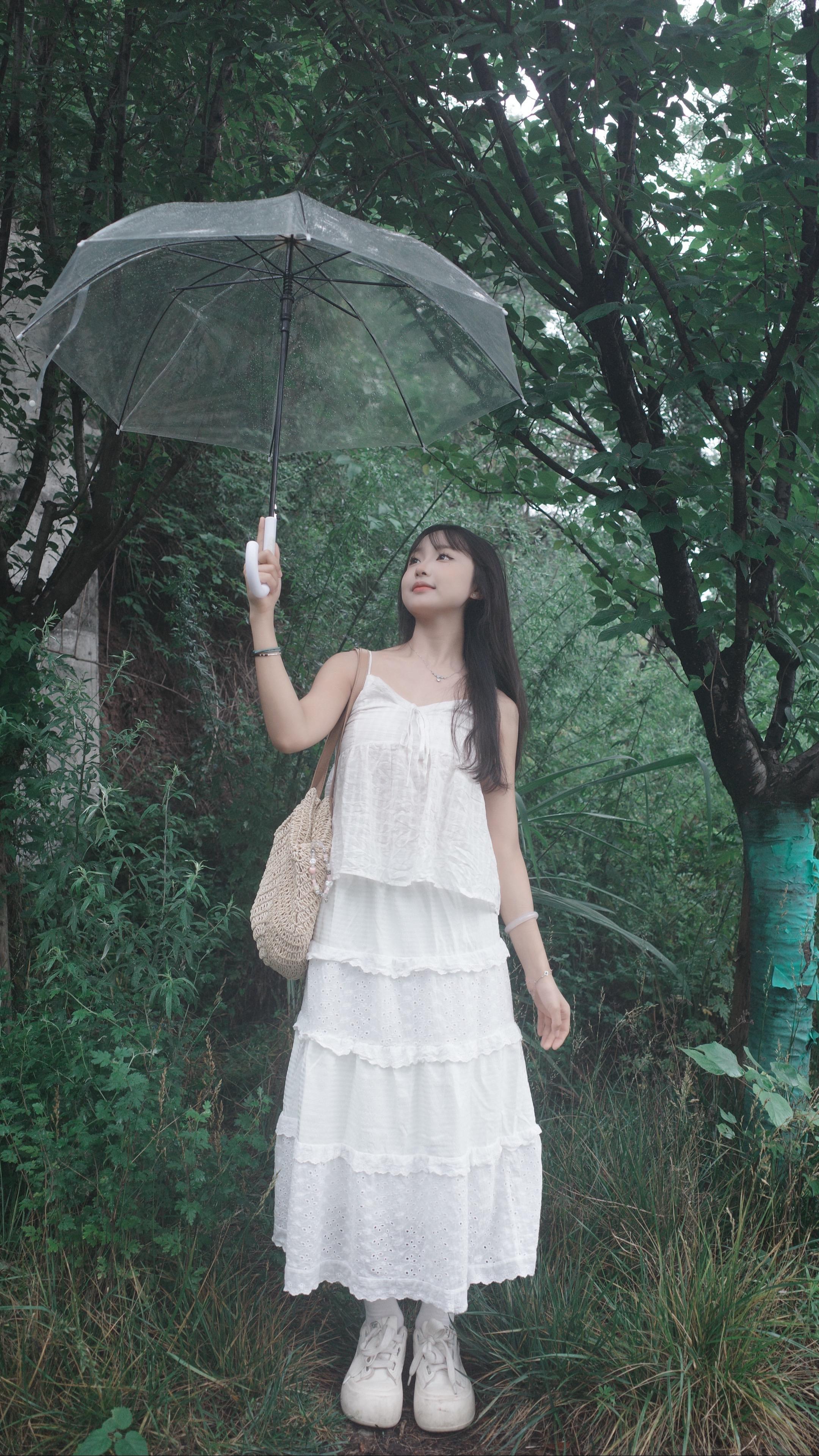 那场雨在我们心里搁下一块阴影