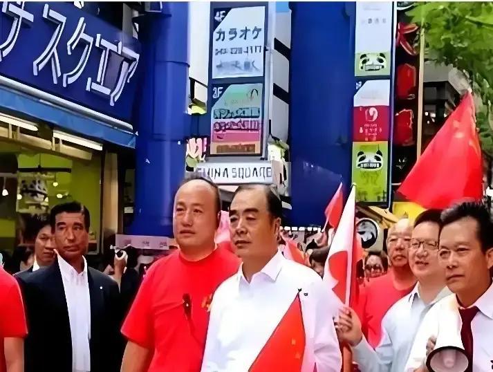 果不其然。
 
中国外交部突然宣布了一个再清楚不过的态度：海外同胞的合法权益，任