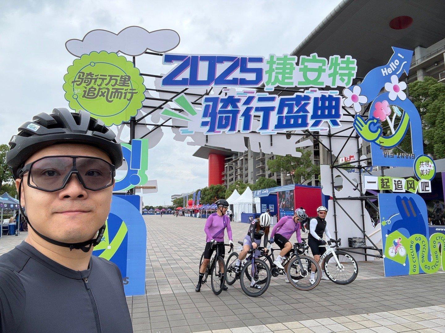 今天跑上赛，同样是TCR，不是领克03 TCR，而是捷安特TCR ADV SL1