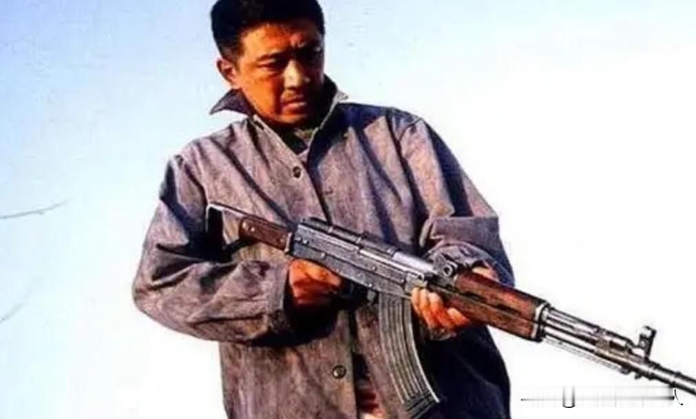 “我宁可重拍，也不会让他得逞！”2000年，导演陈国军筹拍《末路1997》，没想