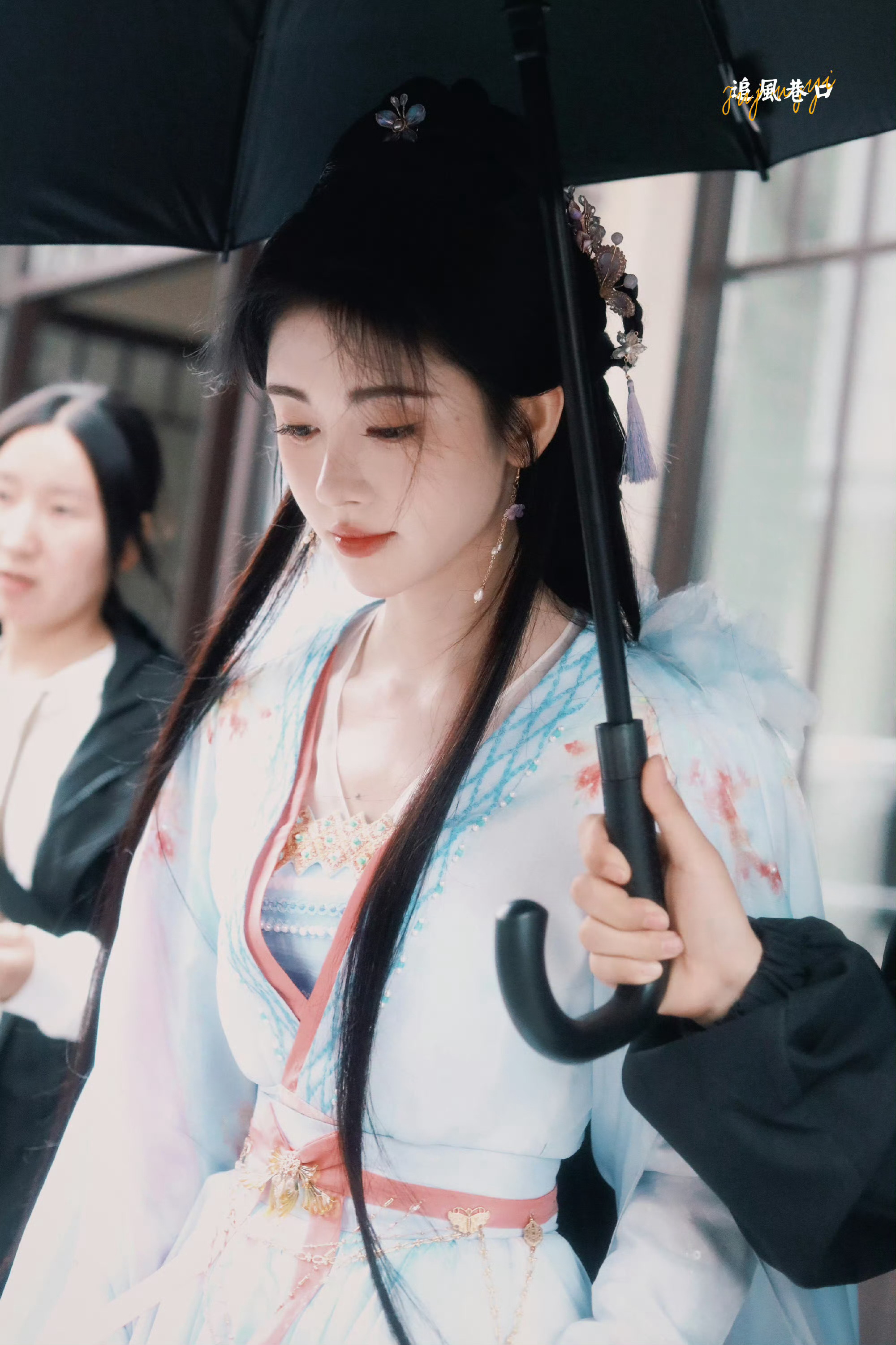 鞠婧祎阿黛 💙鞠婧祎苏绿夏 人的一生拿眼泪当阿拉丁神灯的次数是有限的。​​​