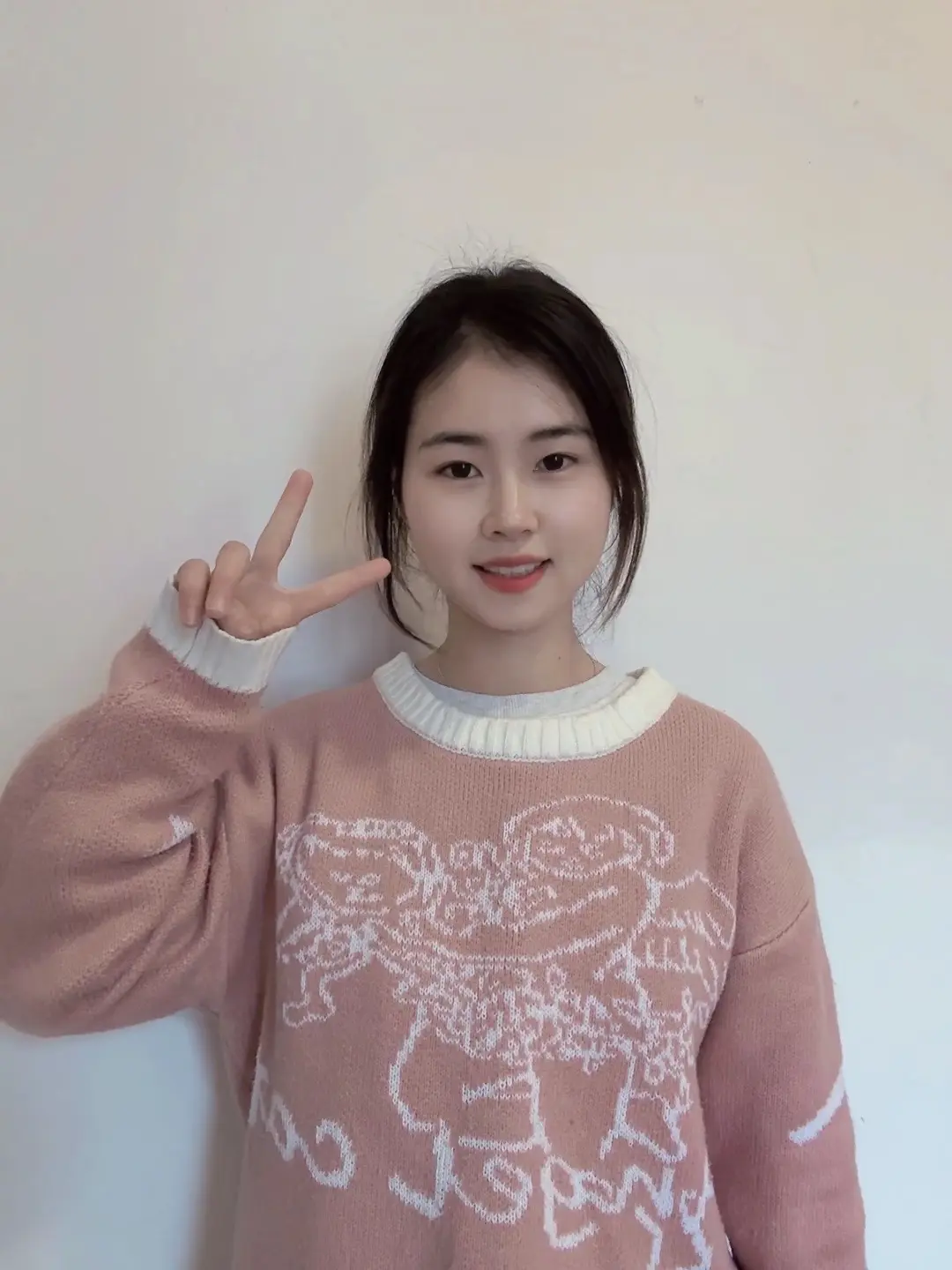 “未来聚我的那位先生，没事多练练这首歌，结婚那天唱给我听”