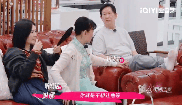 谢娜[超话]谢娜把妈妈宠成了公主谢娜对妈妈的宠溺感直接溢出屏幕了！耐心梳头发、扎
