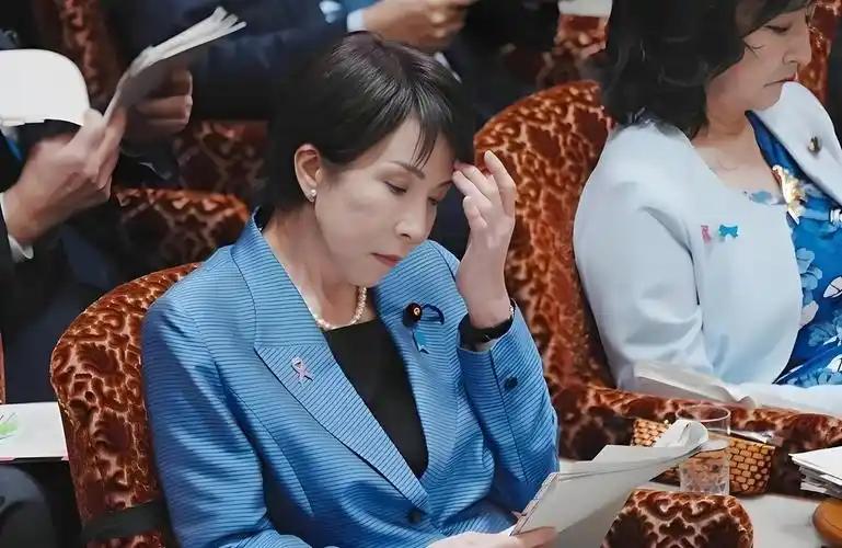 当不成总统了？高市水军丑闻彻底捂不住，大摆宴席求靠山拉自己一把..
 
高市早苗