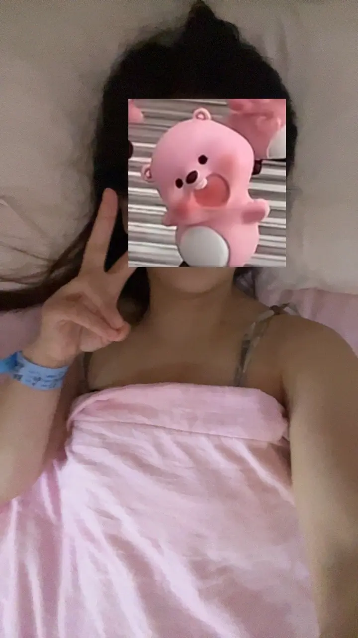 拍个而已，哪有那么多故事，高兴了要拍，不开心了也要拍，不是为了取悦谁...