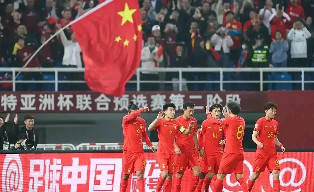 国足4:1新加坡，赛后评分，武磊王大雷最佳，三人8分，两人不及格。王大雷确实非常