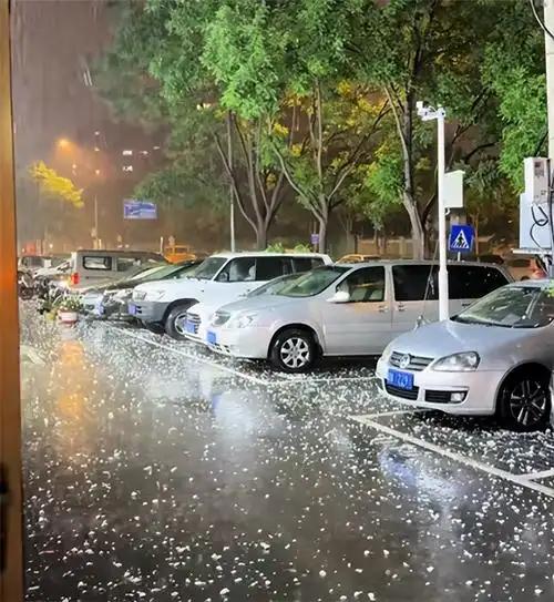 河北涉县偏店乡的雹灾有多严重？
据相关消息，2026年7月6日，河北省涉县偏店乡