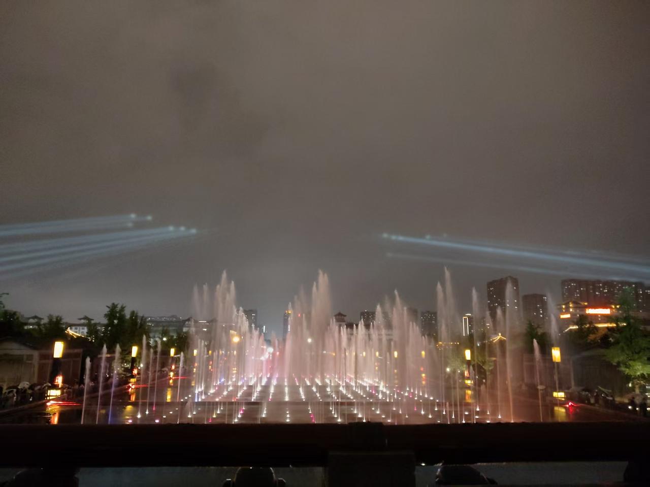 寒食节:        劳资明明是一个单独的节日，怎么就让清明节给吞并了。

清