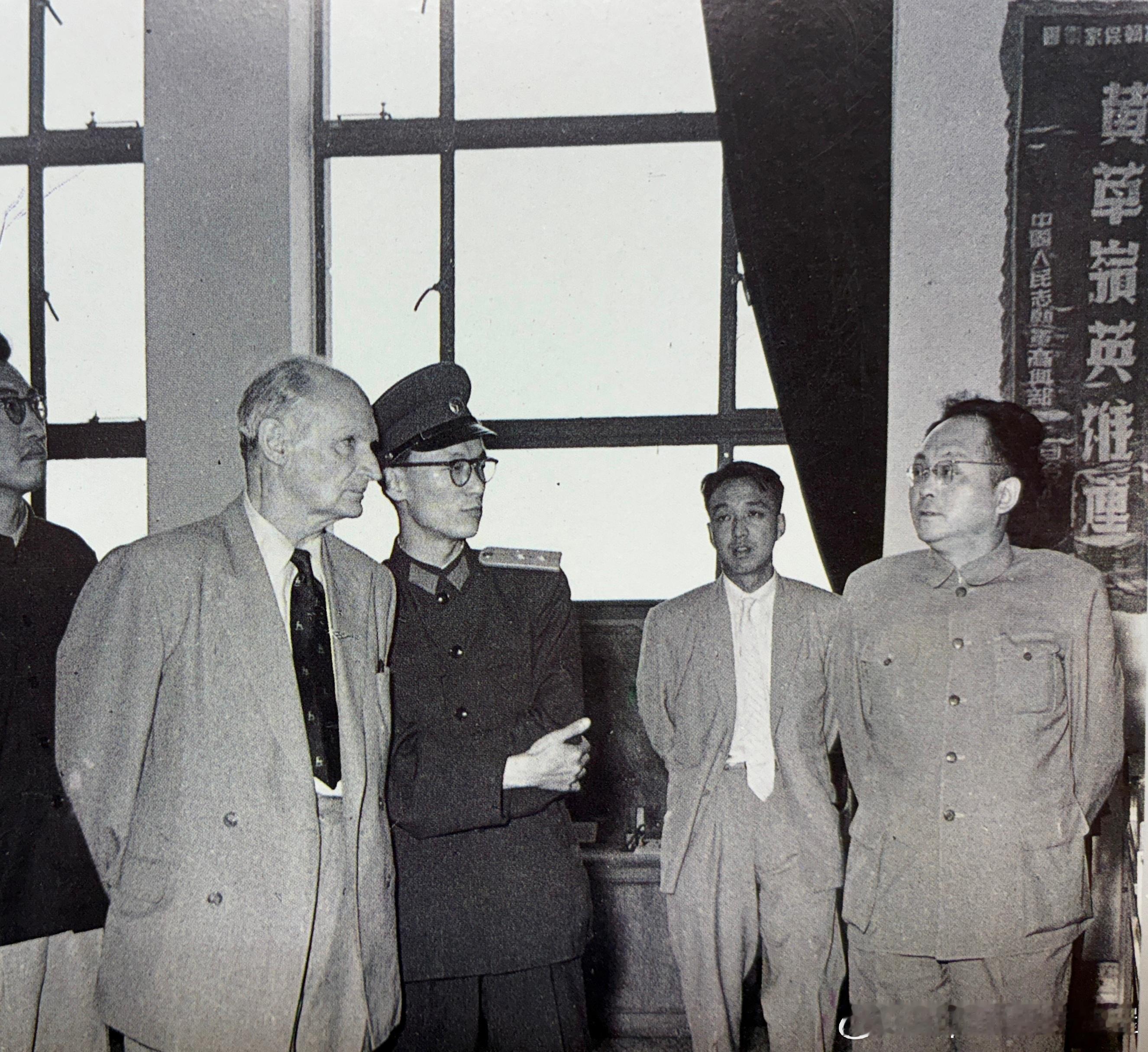 1961年9月蒙哥马利参观军事博物馆历史影像 ​​​