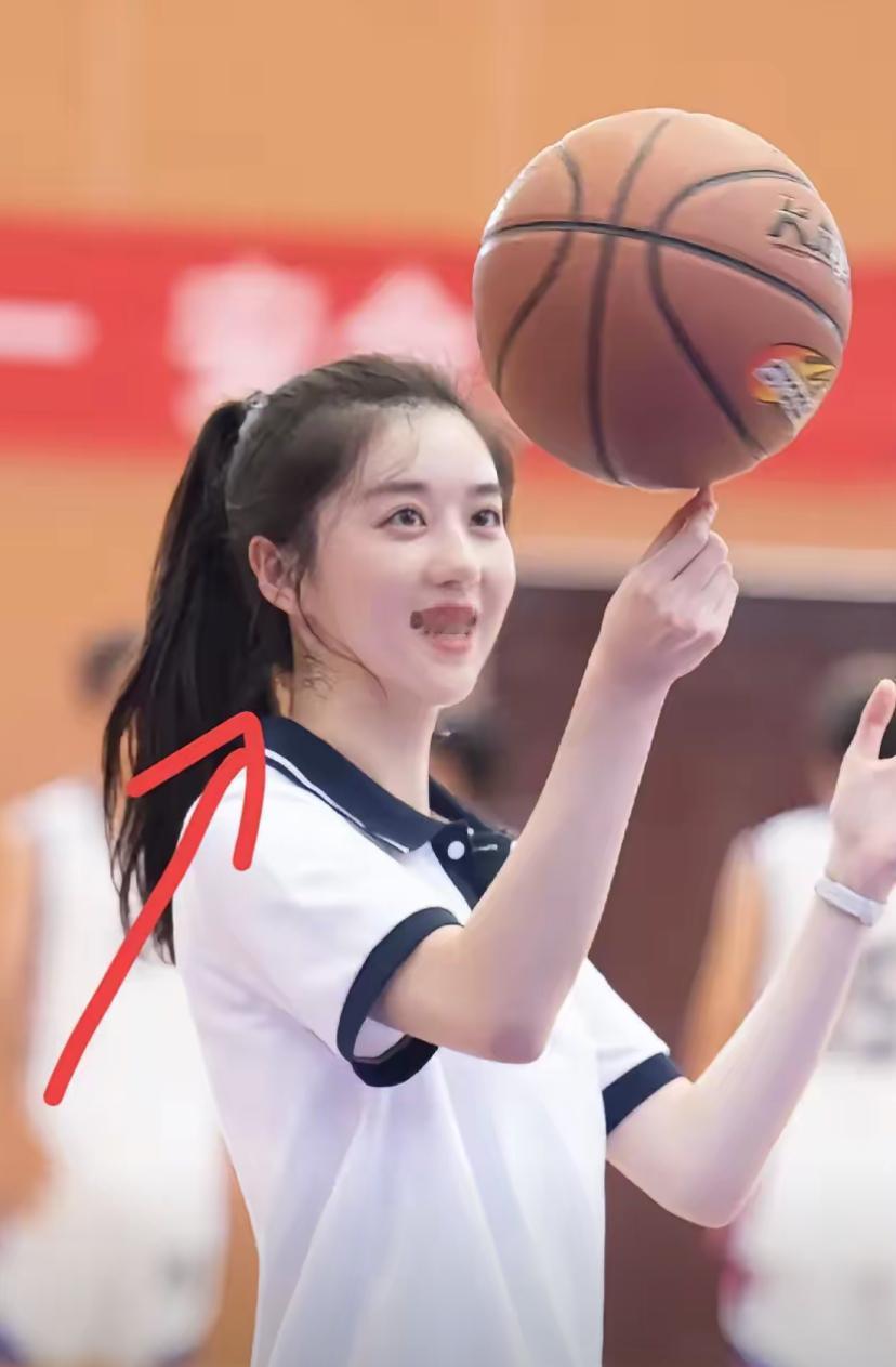 李凯馨这位华裔演员在国内肯定发展不下去了，

不仅仅要离开剧组这么简单，而是回到