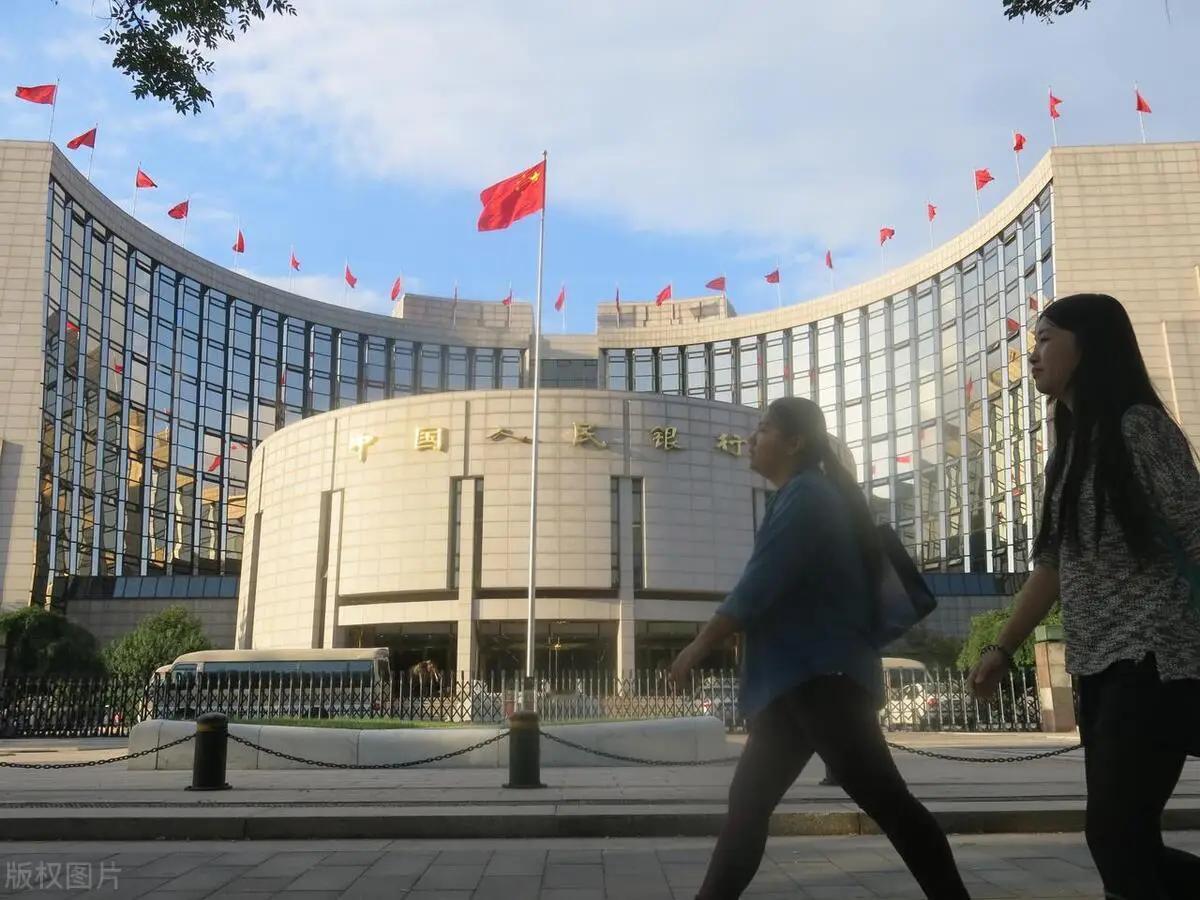 原创收评：连涨后需要洗盘动作

盘面情况：三大指数冲高回落微涨，光刻机、复合铜箔