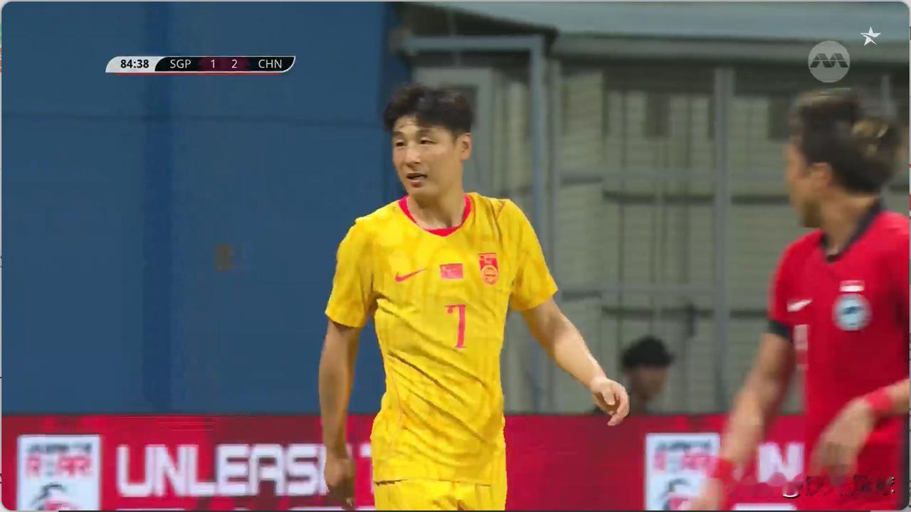 国际足球友谊赛：国足2-1新加坡。中超联赛间歇期，国足迎来热身机会，今晚在新加坡