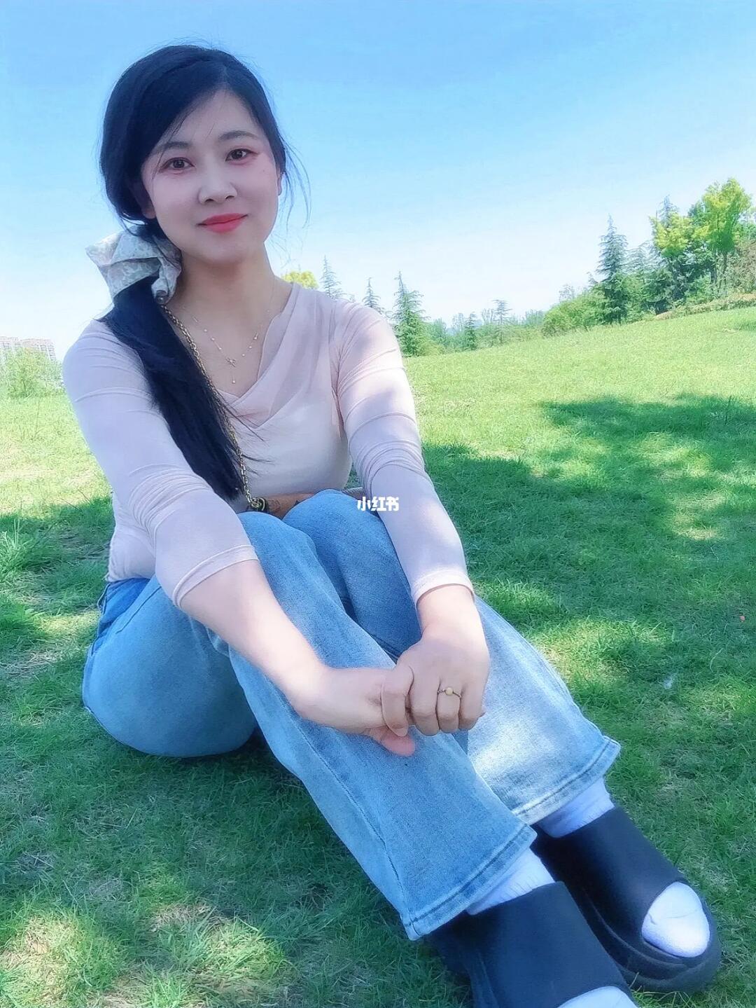 坐草坪太治愈了🌳