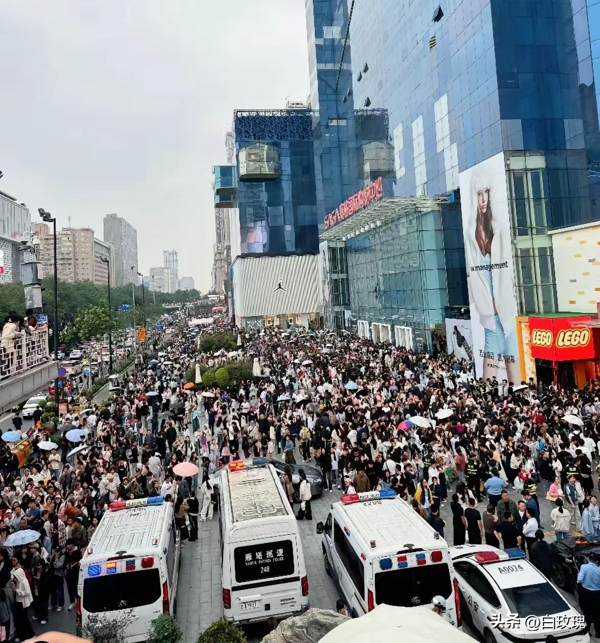 前两天跟西安的老朋友通电话，聊起赛格商场那档子事，他叹了口气说，以后路过那儿都觉