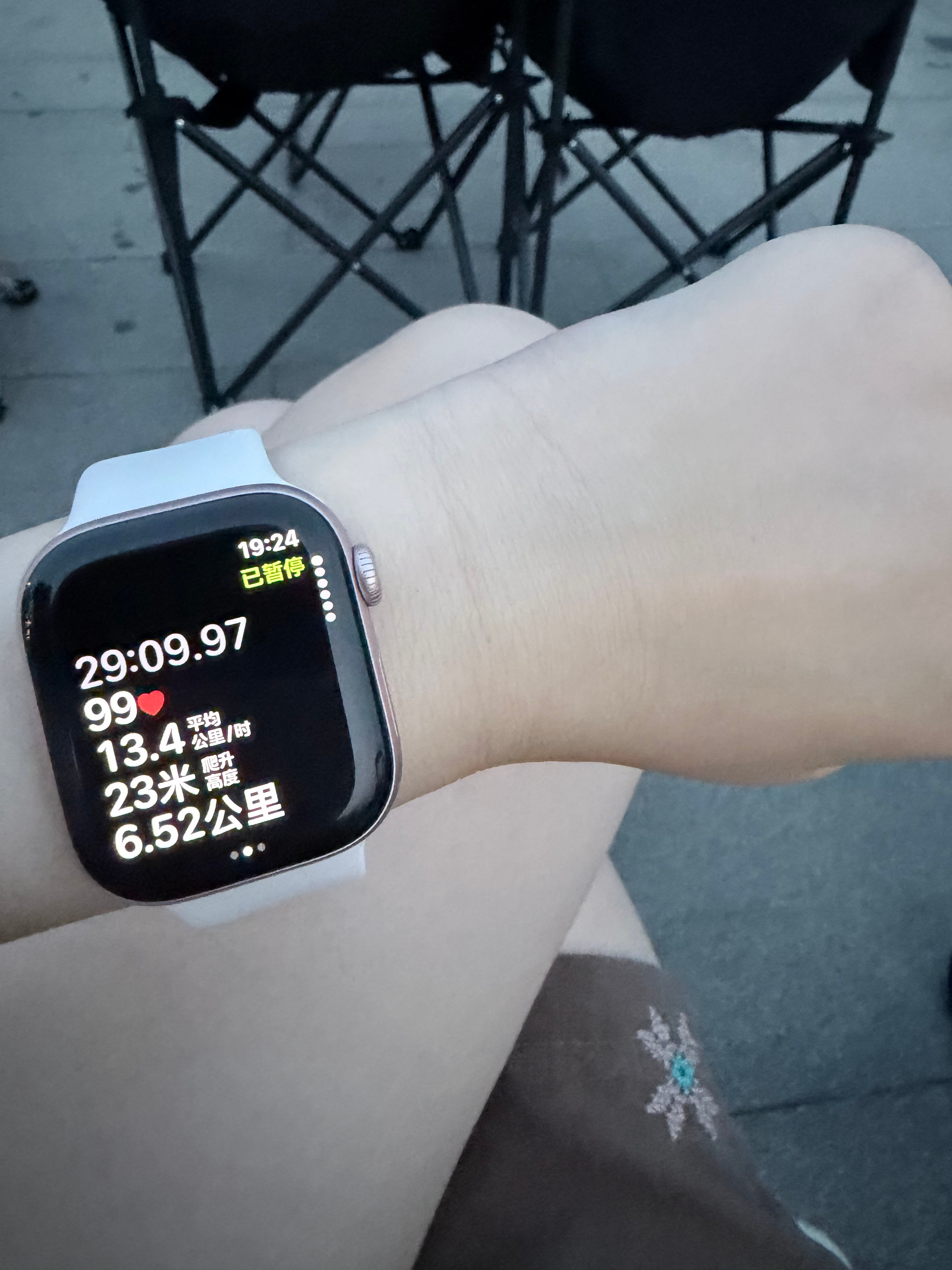 骑车，没骑一会儿就快吐了，嘉辉2000大卡我这辈子无法达成
