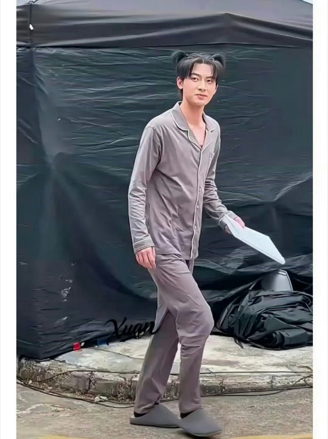 这人是谁啊？我怎么感觉不认识 