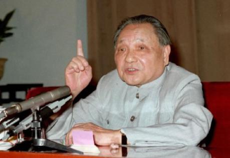 美国若插手台湾问题，怎么办？邓公早给出答案：美国只有两个选择。美国一直利用台湾一