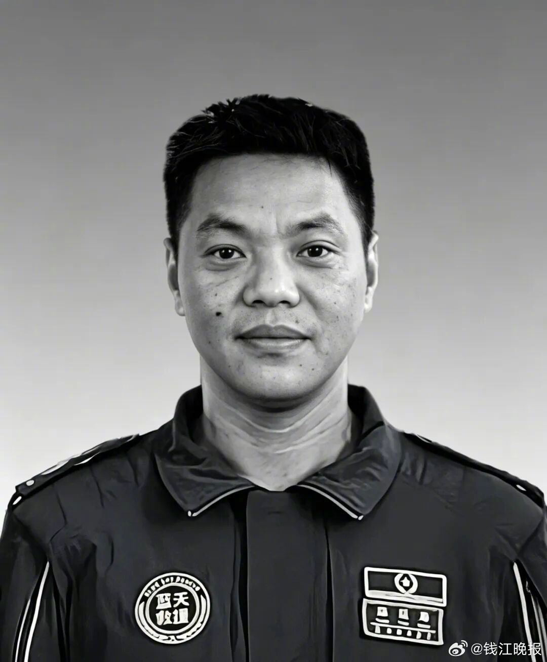 【#为寻失联外籍男子一救援者不幸牺牲#  失联者尚未找到】4月21日，据云南省瑞