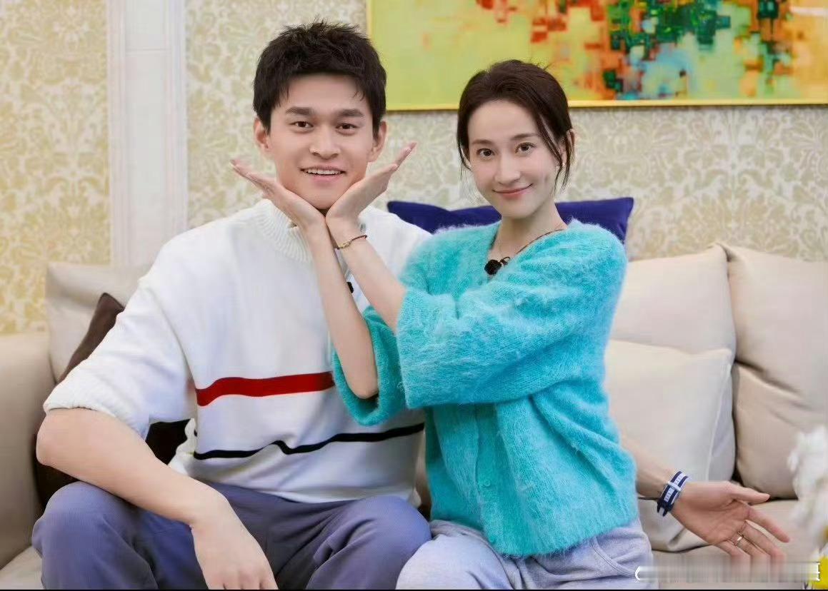 孙杨张豆豆一个敢撒娇一个敢接谁能拒绝会撒娇的孙杨啊！委屈求牵手的样子也太可爱了，