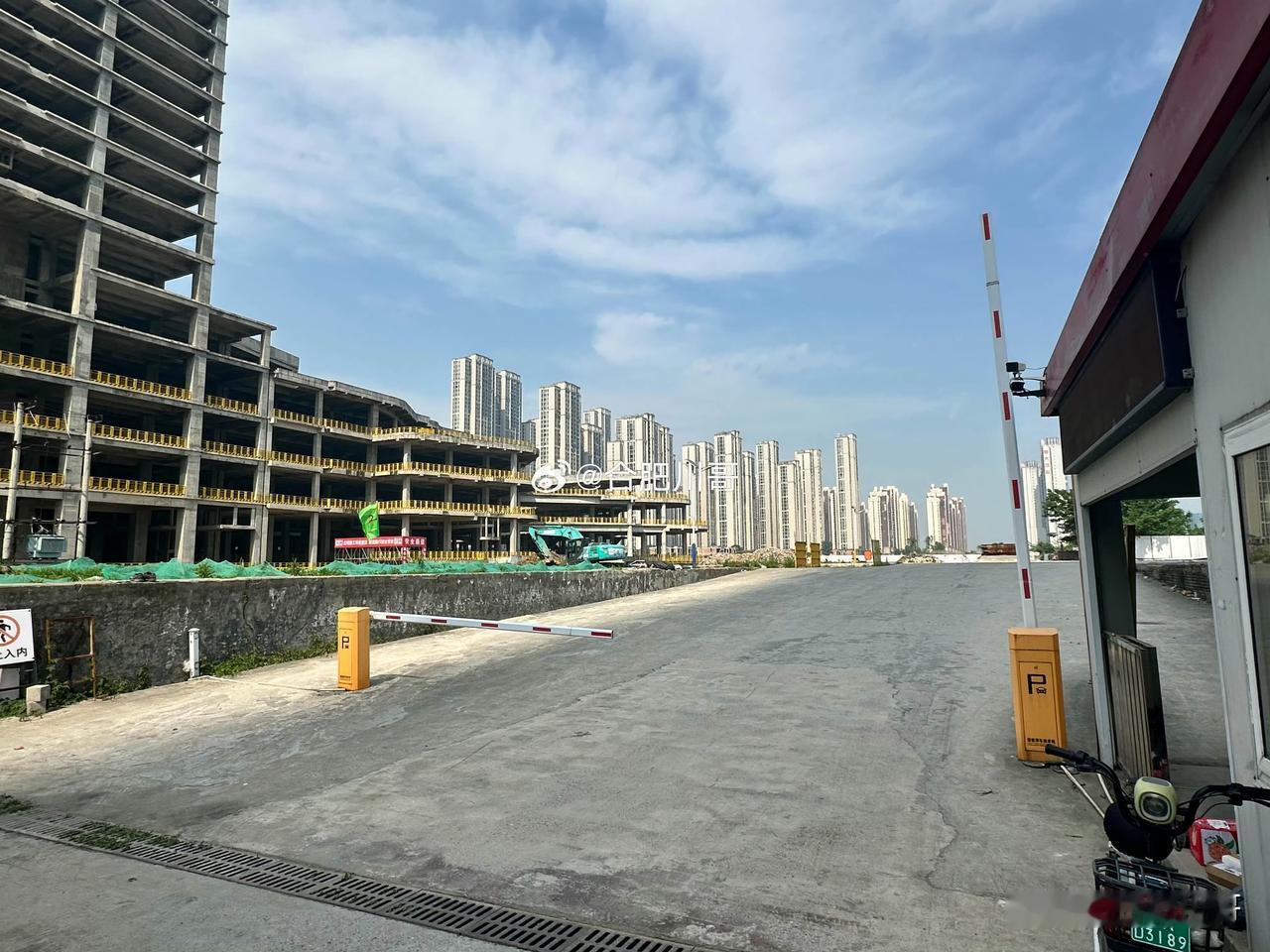 路过滨湖万象汇，目前还未完全正式开工～