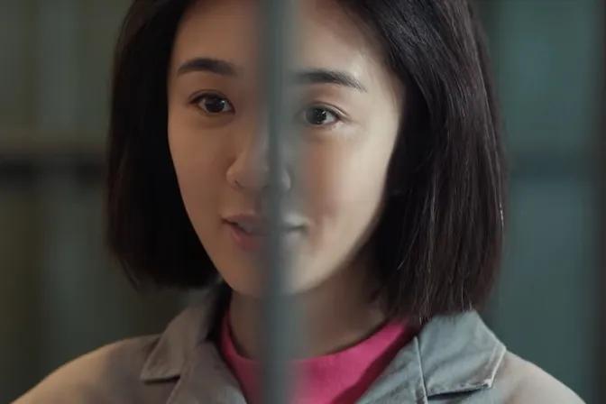 《主角》：米兰居然坐牢了，花彩香去探望她。
米兰说，她们有一个文艺汇演，她是主角