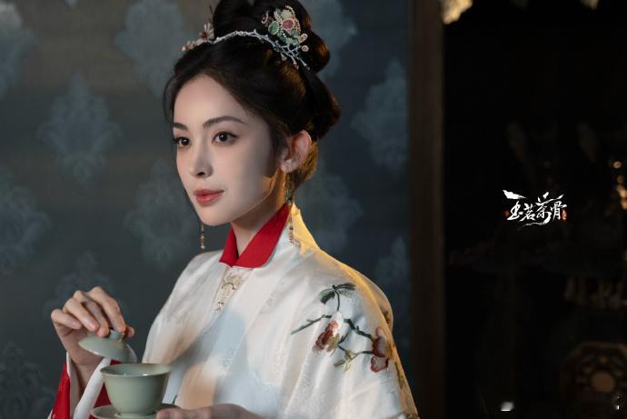 娜扎古装形象受赞誉，妆造挖掘独特一面。《玉茗茶骨》荣善宝复杂环境下的成长，期待娜