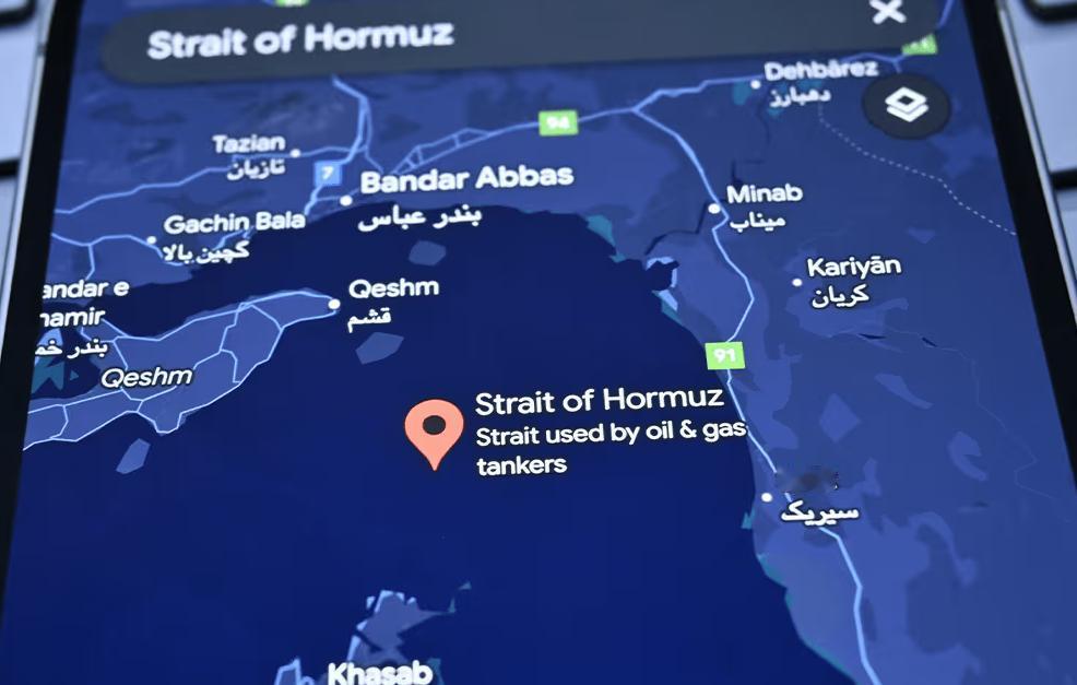 昨夜，伊朗革命卫队宣布：霍尔木兹海峡再次关闭。理由是“美国违反停火协议，未解除封