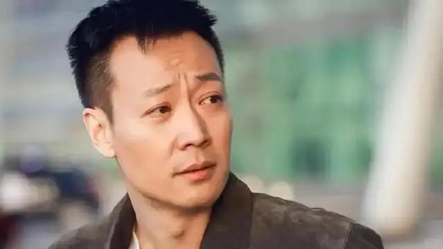 从朱媛媛离世，可以看出丈夫辛柏青作为一个男人的担当。

痛失爱妻，他没有选择麻烦