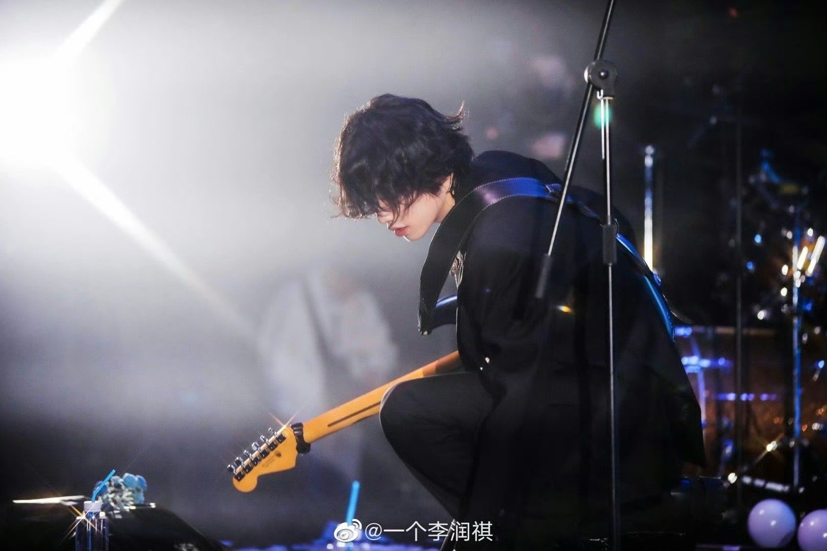 李润祺情人节反套路发歌李润祺你是懂反套路的，本以为会在情人节等来一首小甜歌，没想