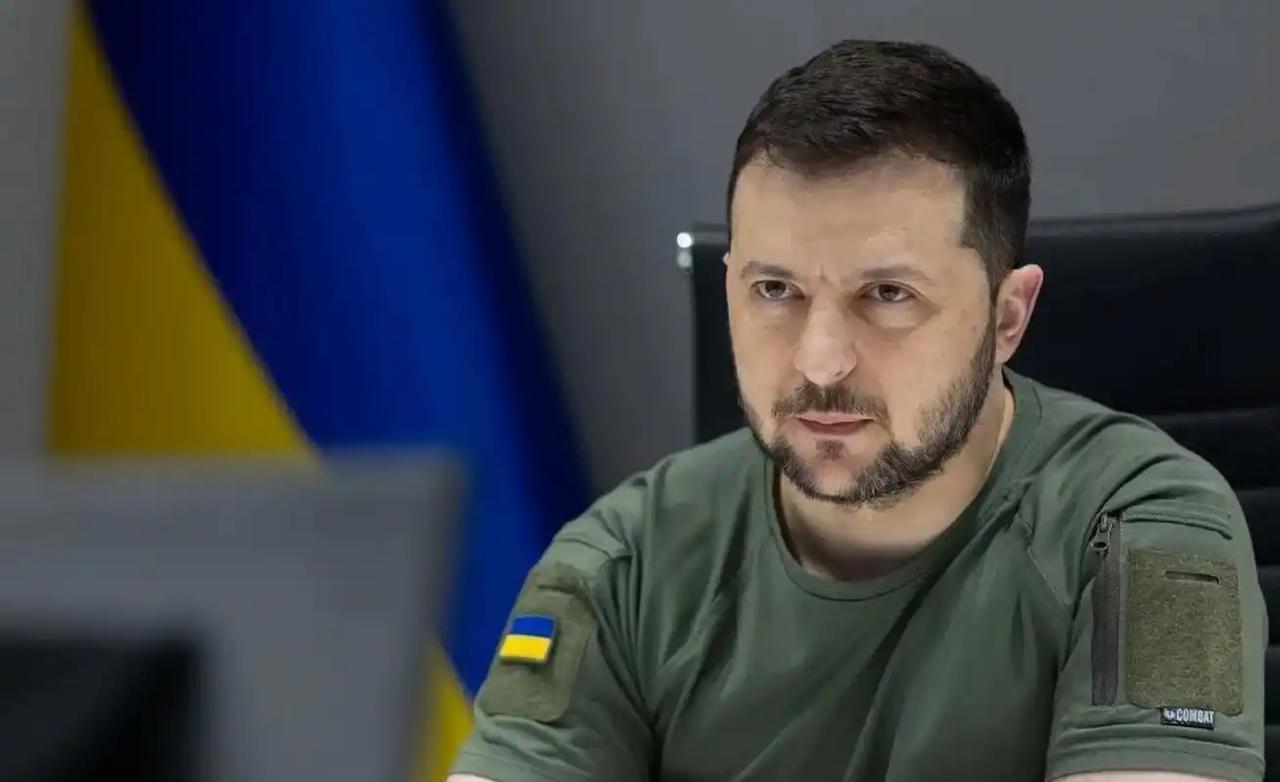 总统可以换，政府可以倒，战线甚至可以后退，但有一样东西，基辅现在咬得死死的，谁来